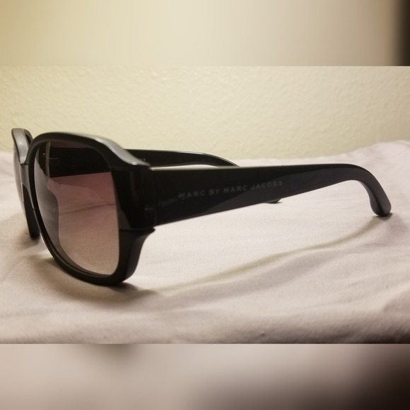 Marc by Marc Jacobs Sunglasses for Women, Good Condition, Black on Black w/Case - Picture 3 of 6